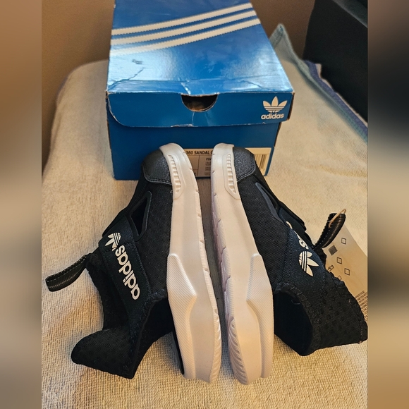 Adidas 360 Sneaker Sandals Adidas Sandals Black White Kids Size 13 & Size 1 NEW - Picture 13 of 16
